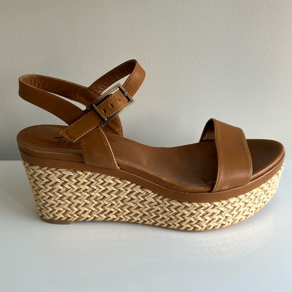 Aquatalia size 9 brand new wedges
